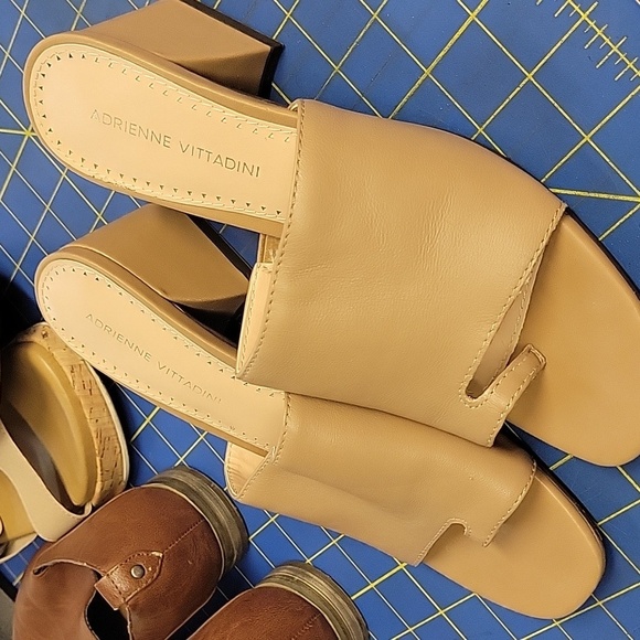 Adrienne Vittadini Tan Slide Fine Leather Upper Sandals 7M AV Asteroid - Picture 12 of 13